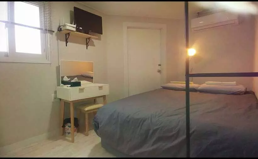 Majatalo 24 Guesthouse Sinchon