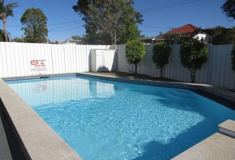 모텔 Riviera On Ruthven