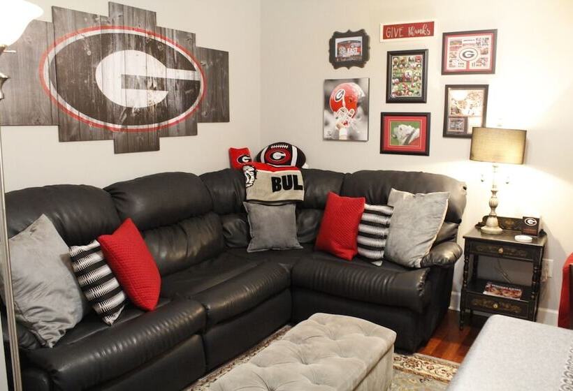 호텔 Georgia Gameday Center