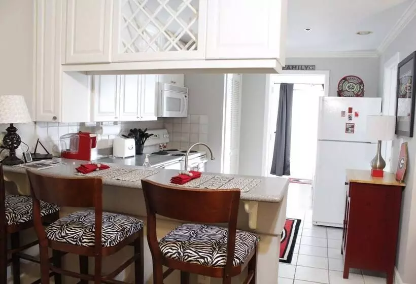 호텔 Georgia Gameday Center