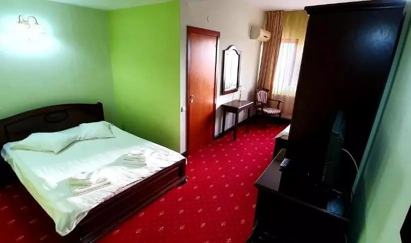 Отель Grand Perla Ciucasului