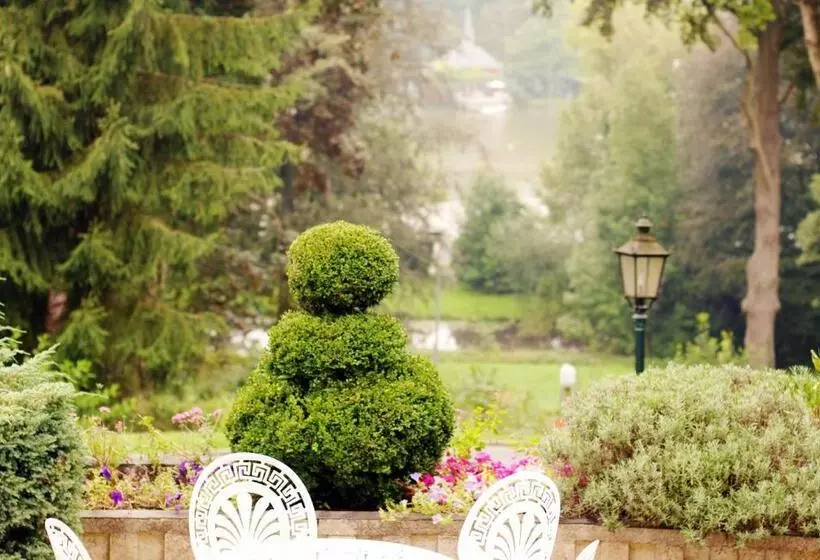 هتل Martin's Manoir