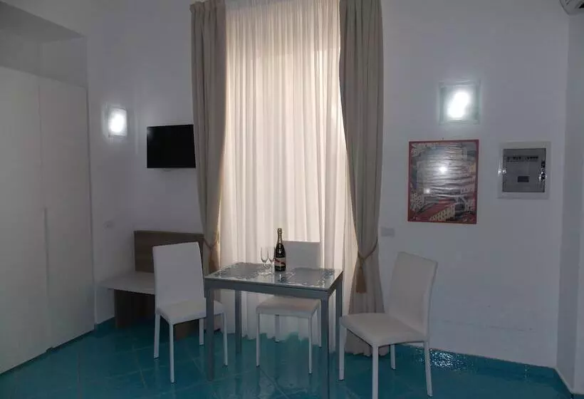 호텔 Sorrento Inn Funzionista