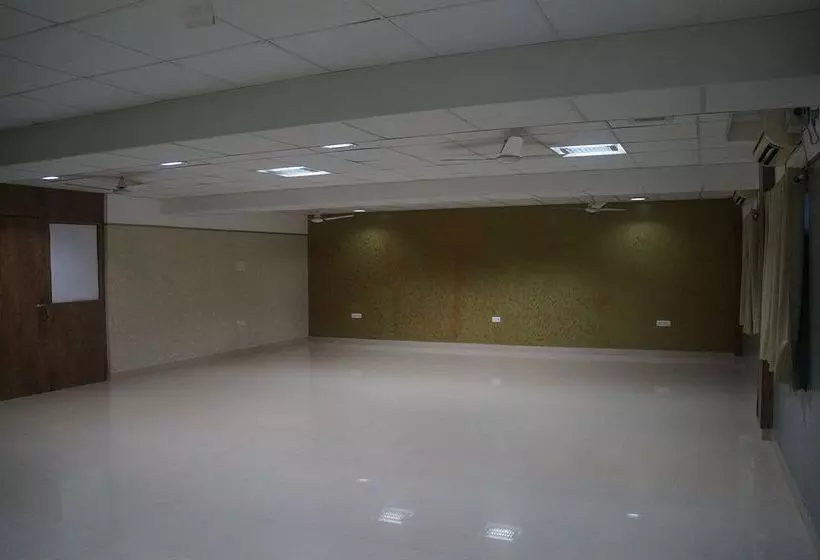 Capital O 4617 Lotels Serviced Apartment