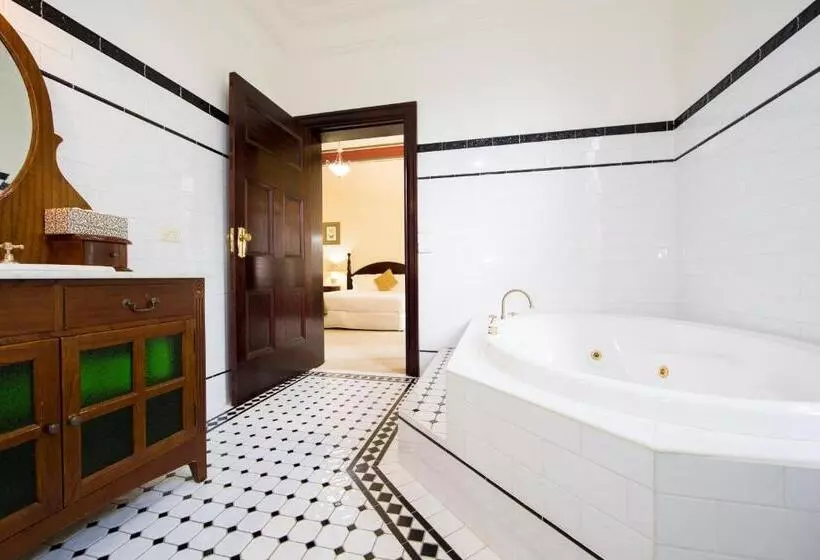 펜션 Petersons Armidale Winery And Guesthouse