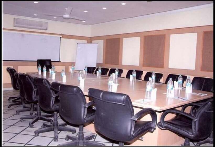 Hotel Queens Residency Gurgaon