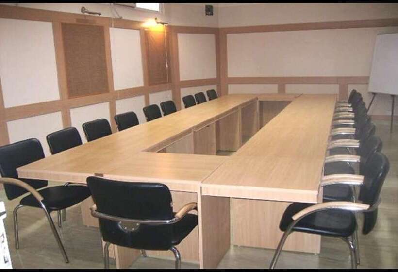 Hotel Queens Residency Gurgaon