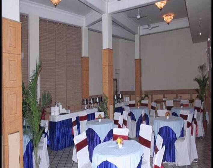 Hotel Queens Residency Gurgaon