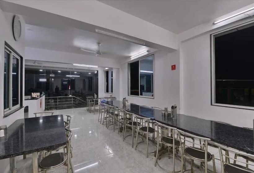 Hotel Queens Residency Gurgaon