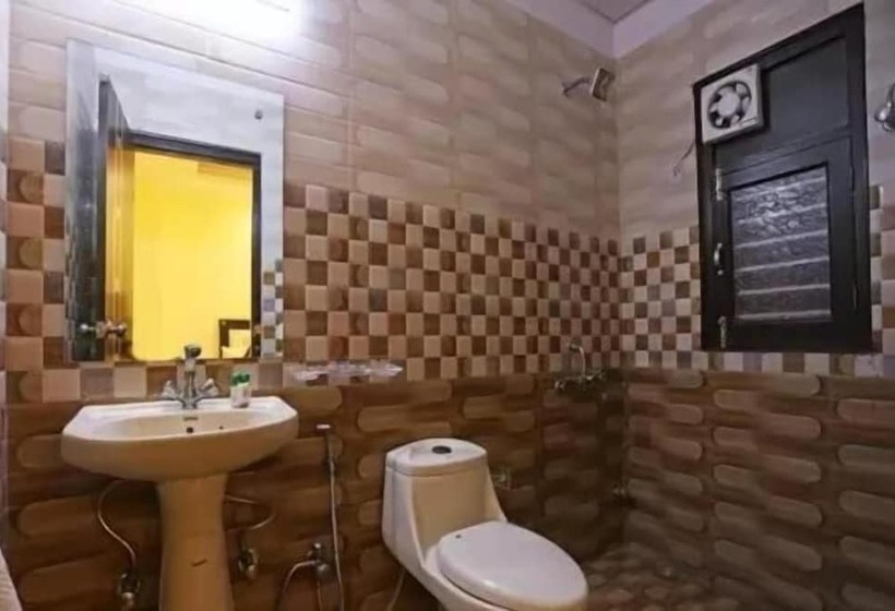 Hotel Queens Residency Gurgaon