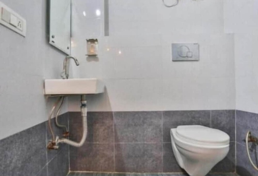 Hotel Queens Residency Gurgaon