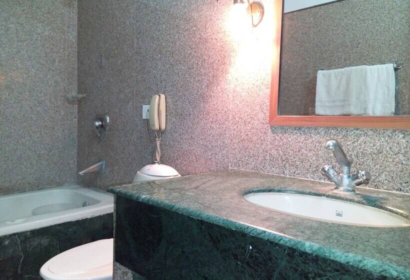 Hotel Queens Residency Gurgaon