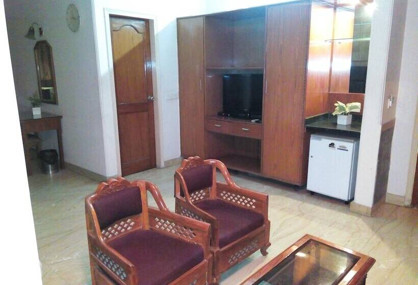 Hotel Queens Residency Gurgaon