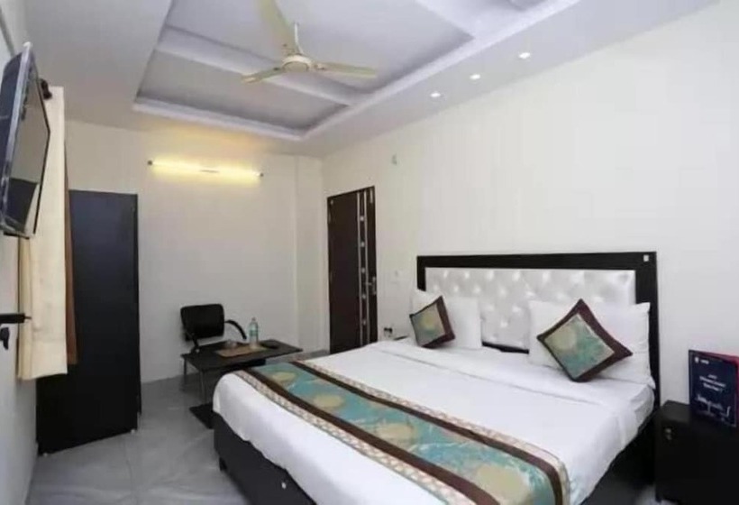 Hotel Queens Residency Gurgaon