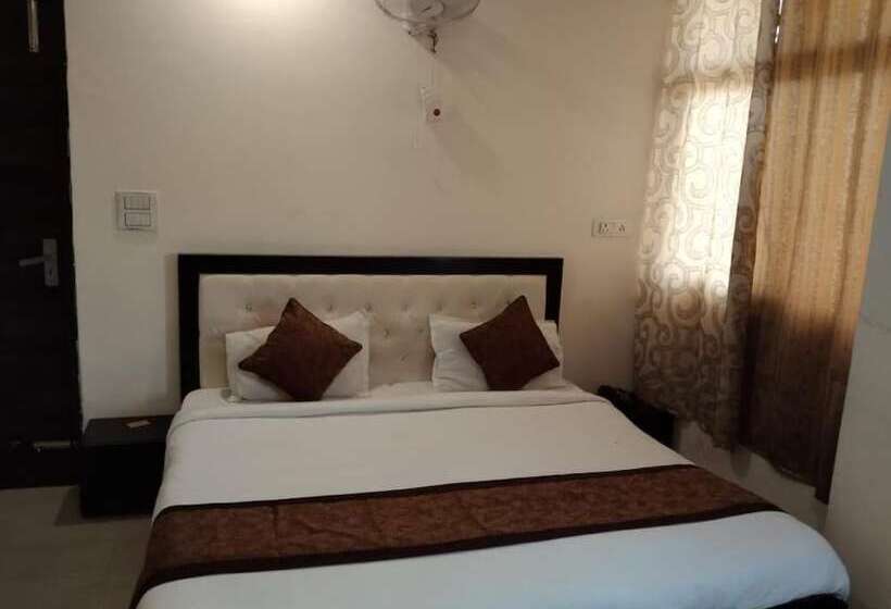 Hotel Queens Residency Gurgaon