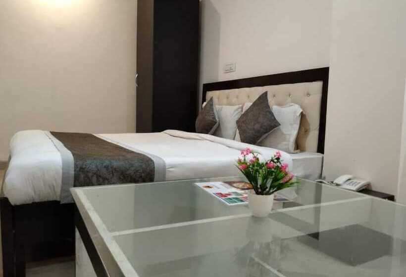Hotel Queens Residency Gurgaon