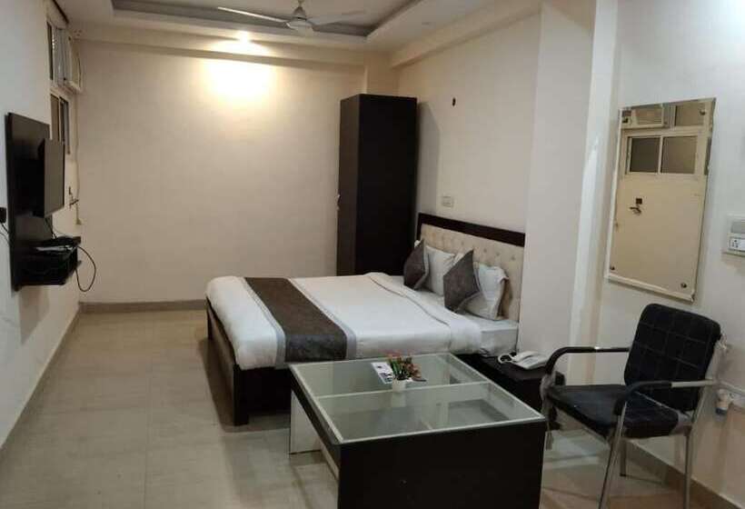 Hotel Queens Residency Gurgaon