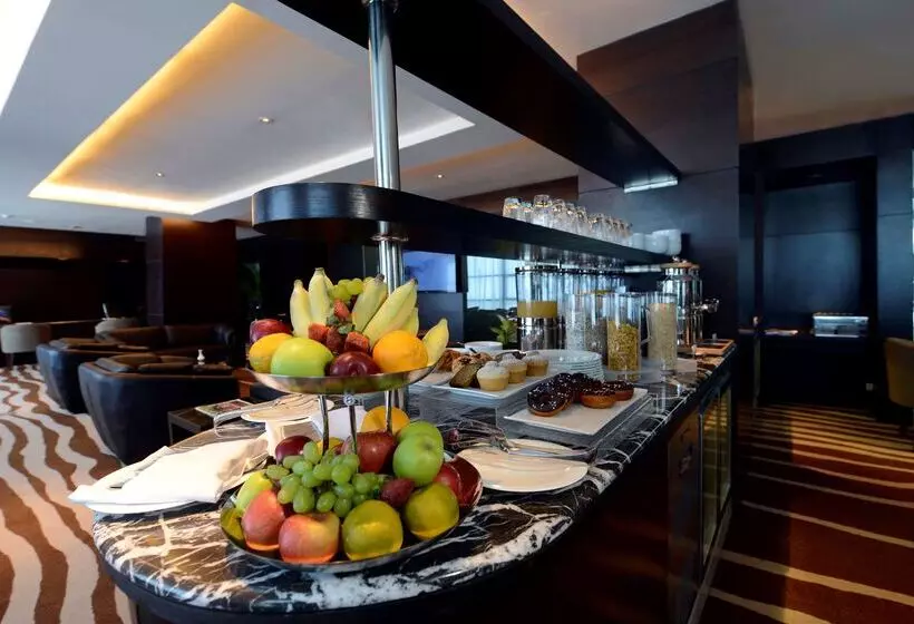 هتل Radisson Blu Chattogram Bay View