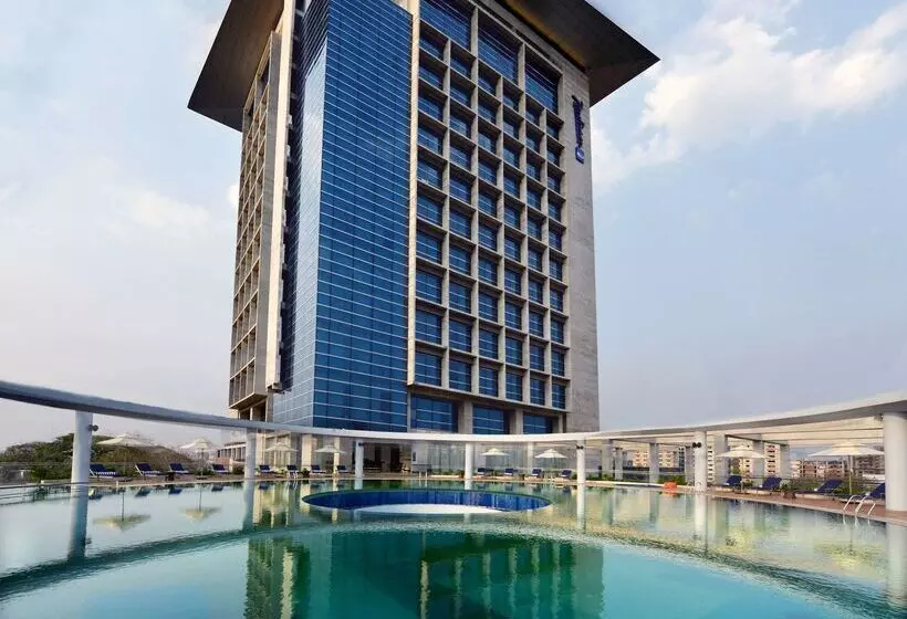 هتل Radisson Blu Chattogram Bay View
