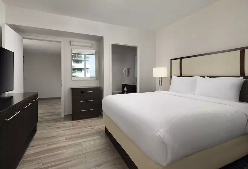 Отель Residence Inn By Marriott Miami Beach Surfside