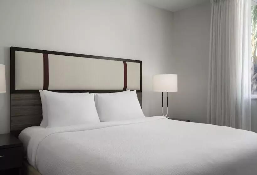 Отель Residence Inn By Marriott Miami Beach Surfside