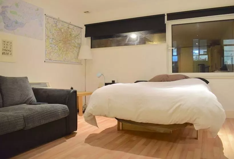 Studio Flat Near Borough Tube Sleeps 2