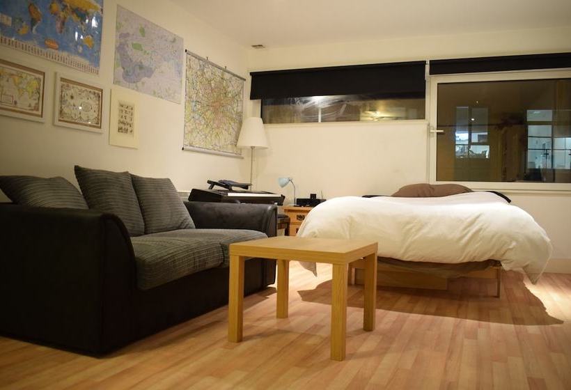 Studio Flat Near Borough Tube Sleeps 2