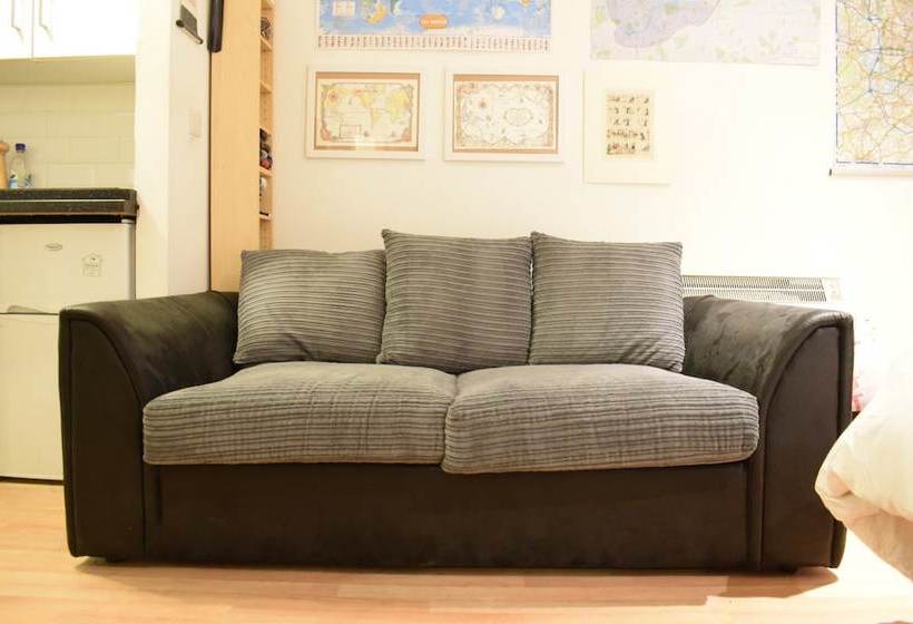Studio Flat Near Borough Tube Sleeps 2