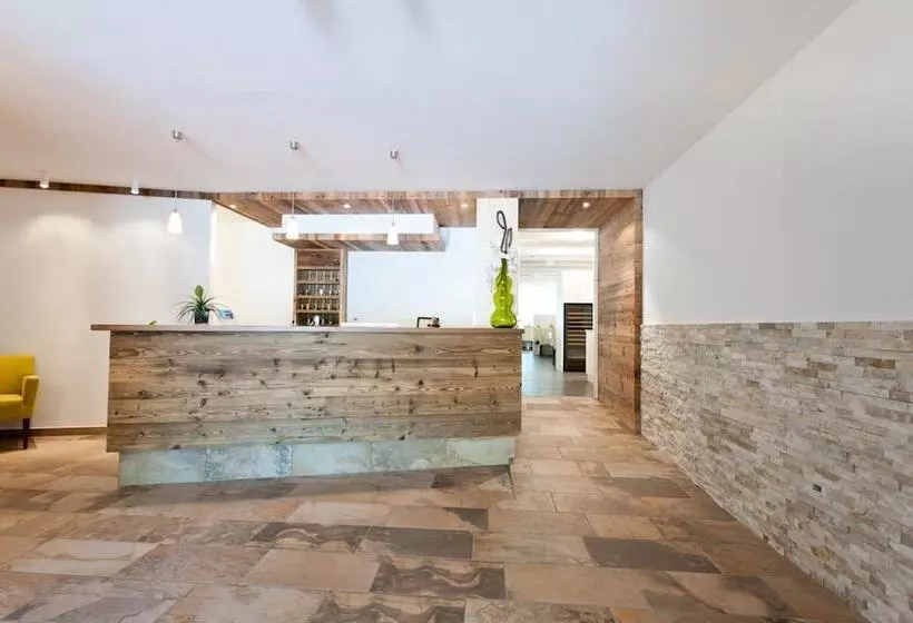 هتل Albergo Zur Sonne