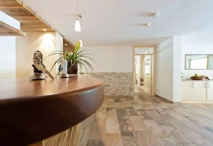 هتل Albergo Zur Sonne