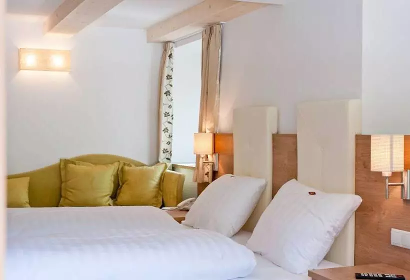 هتل Albergo Zur Sonne