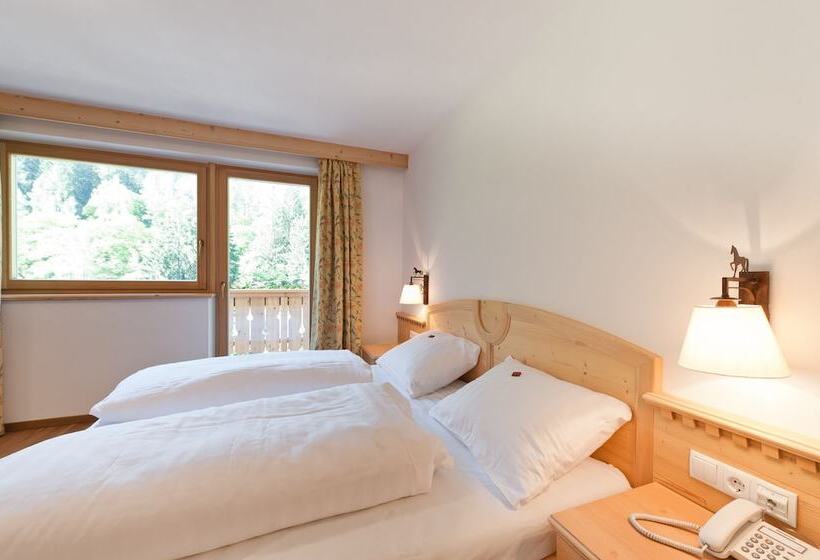 هتل Albergo Zur Sonne