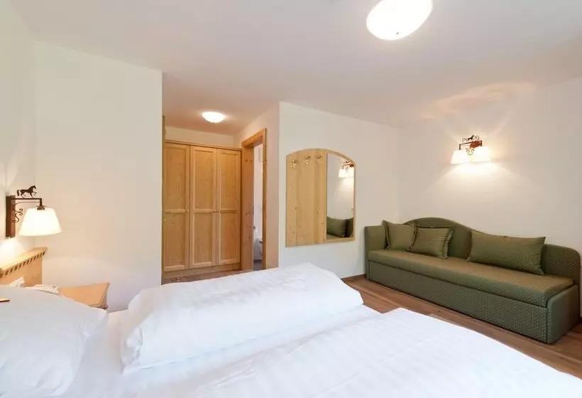 هتل Albergo Zur Sonne