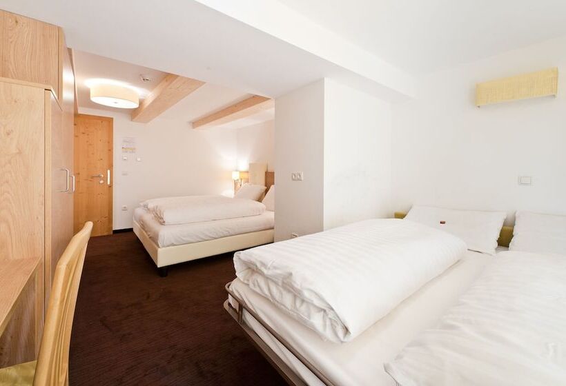هتل Albergo Zur Sonne