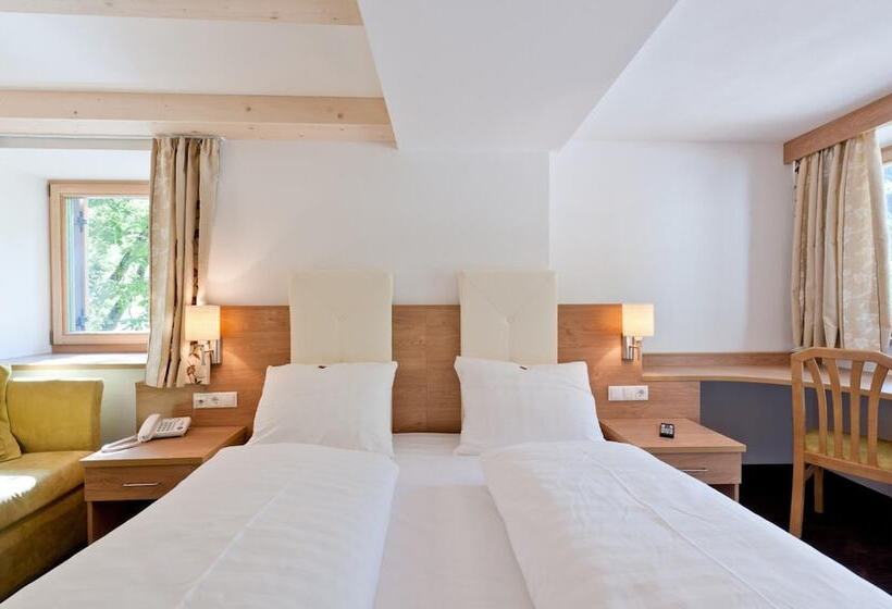 هتل Albergo Zur Sonne