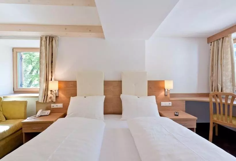 هتل Albergo Zur Sonne