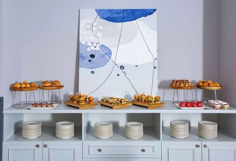 هتل Doubletree By Hilton Shymkent