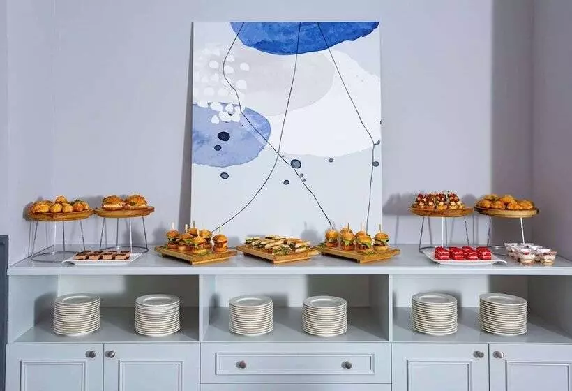 هتل Doubletree By Hilton Shymkent