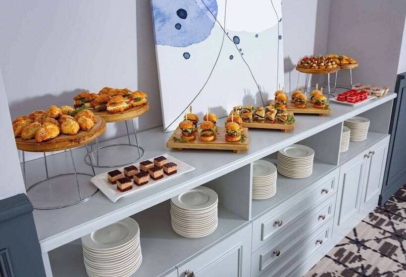 هتل Doubletree By Hilton Shymkent