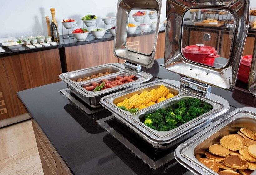 هتل Doubletree By Hilton Shymkent