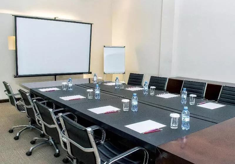 هتل Doubletree By Hilton Shymkent