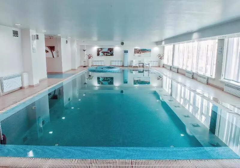 هتل Doubletree By Hilton Shymkent