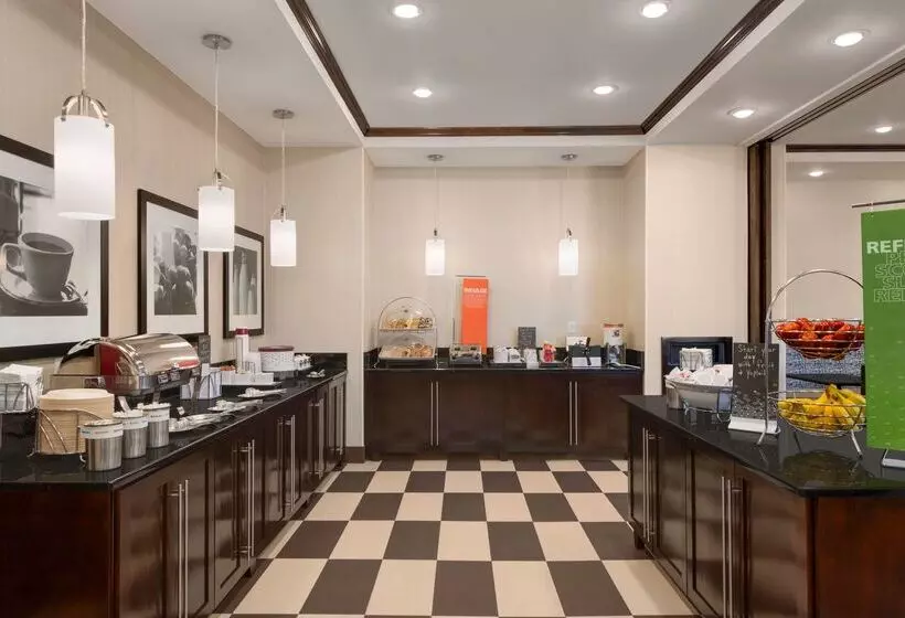 Отель Hampton Inn & Suites Lavonia