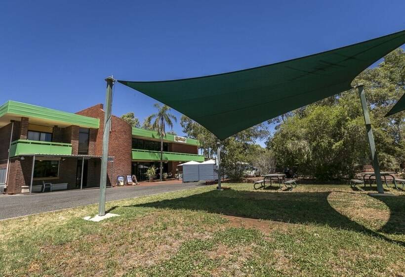 בית מלון כפרי Haven Backpacker Resort