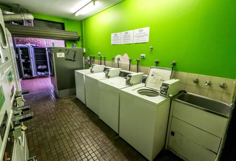 בית מלון כפרי Haven Backpacker Resort