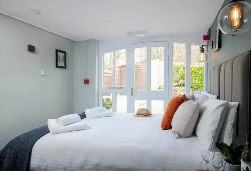 Hotelli Lakeview Manor