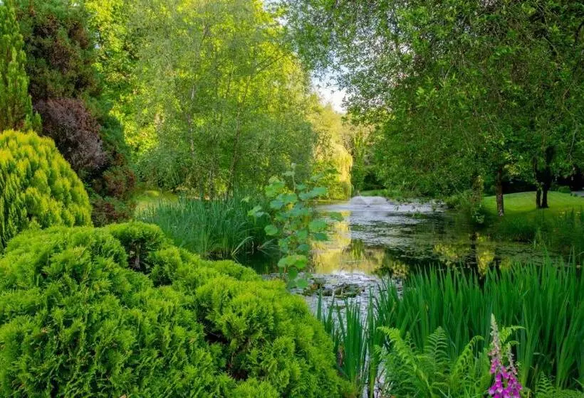 Hotelli Lakeview Manor