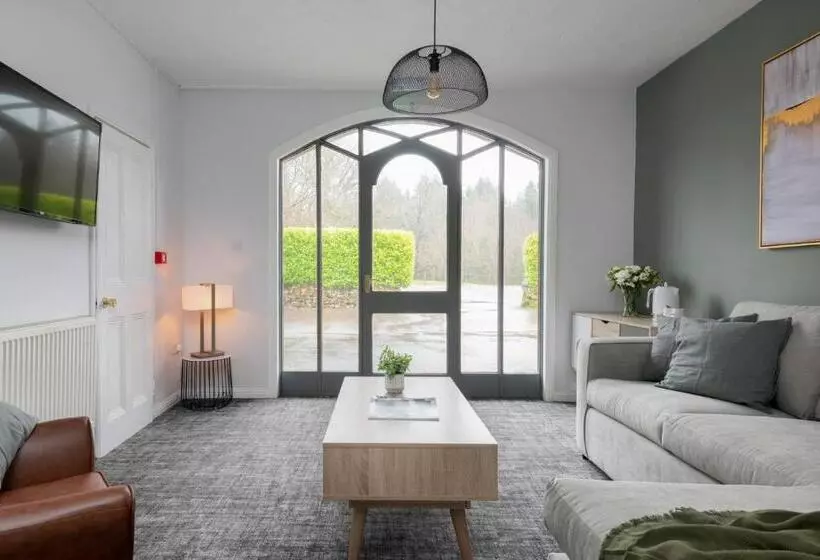 Hotelli Lakeview Manor