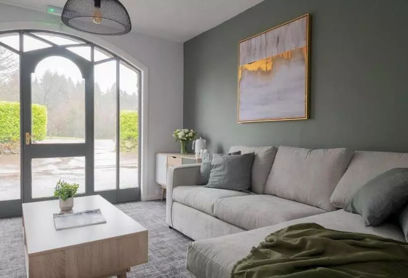 Hotelli Lakeview Manor