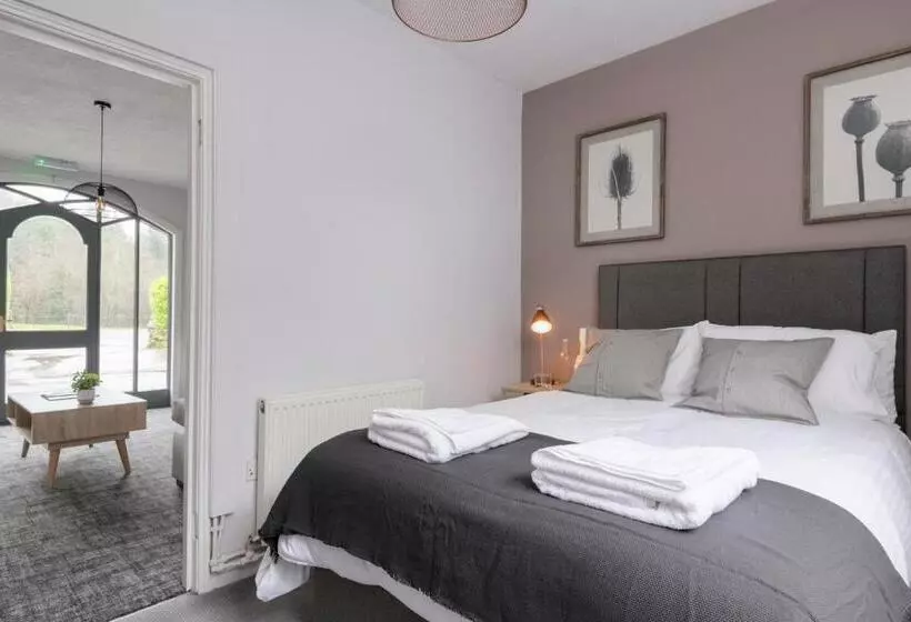 Hotelli Lakeview Manor